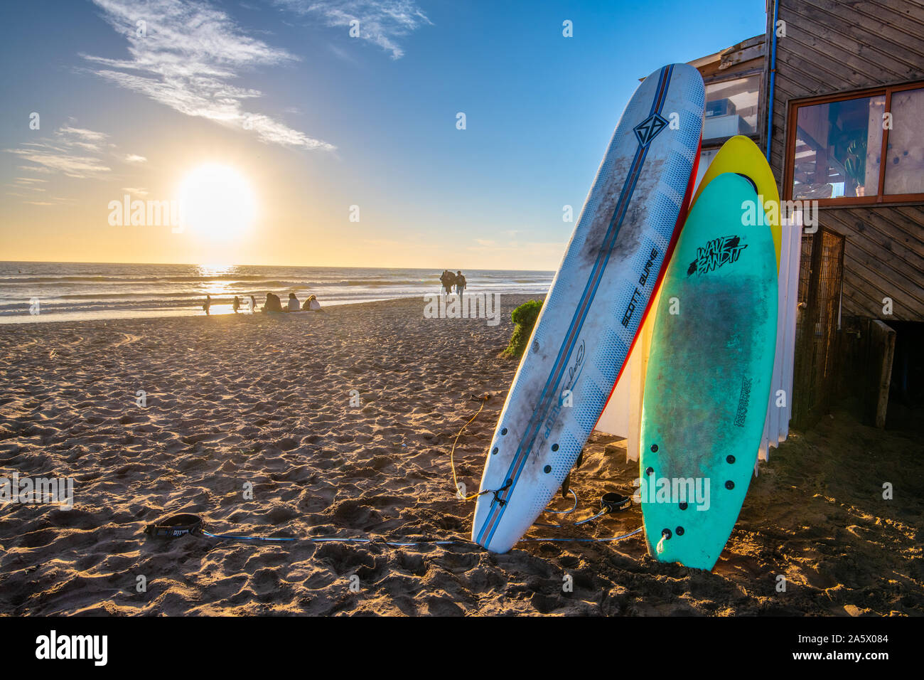Las tablas de surf no utilizados se descansaba en las playas de La
