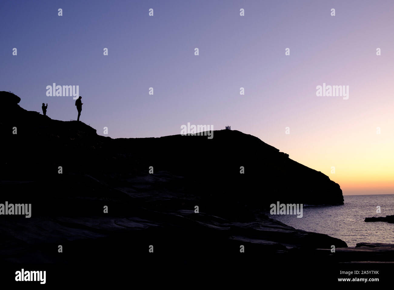 El puerto de Plymouth Boscastle Cornwall Inglaterra en penumbra Foto de stock