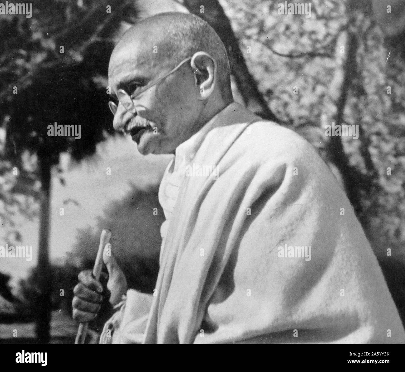 Mohandas Karamchand Gandhi (1869 - 1948), el principal líder del movimiento de independencia de la India, en British-gobernó la India. Emplear la desobediencia civil no violenta, Gandhi condujo a la India a la independencia e inspiró los movimientos por los derechos civiles y la libertad en todo el mundo. Foto de stock