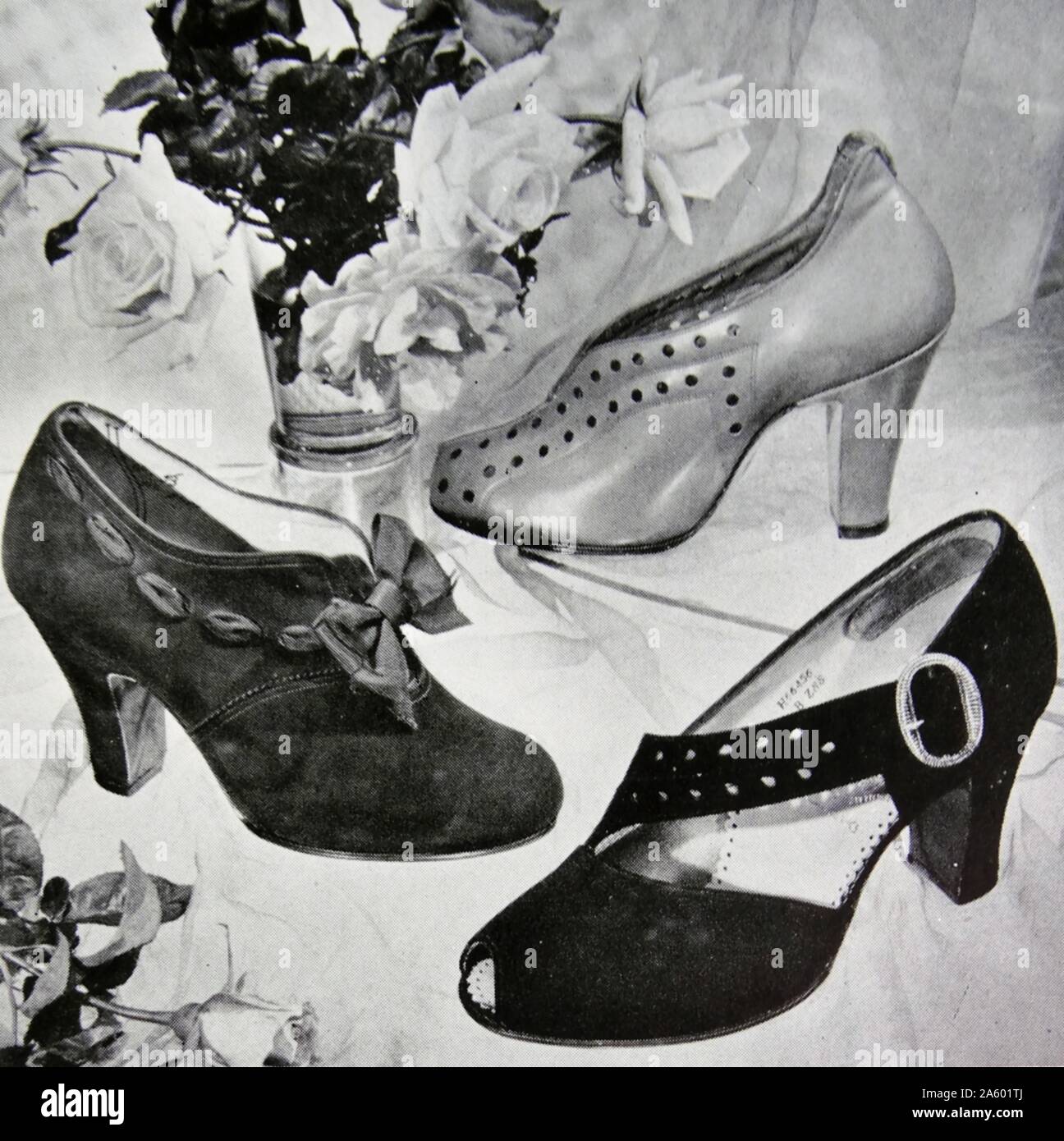 compañero Elástico gemelo Anuncio de nuevos zapatos elegantes por Rayne, un fabricante británico  conocido por high-end de alta costura y zapatos. Fundada en 1899 como un  costumier teatral, se diversificaron en zapatos de moda en