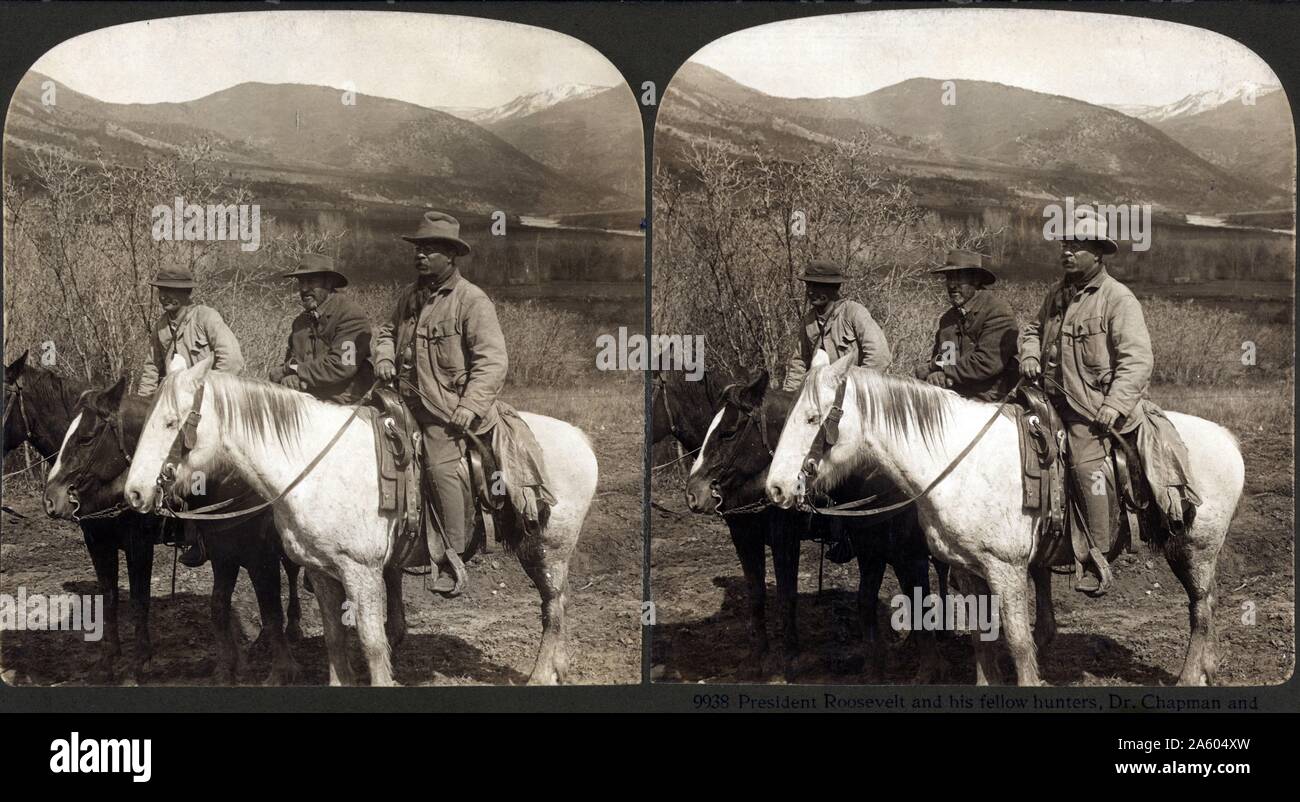 El Presidente Roosevelt con otros colegas cazadores de vacaciones en las Montañas Rocosas. 1905 Foto de stock