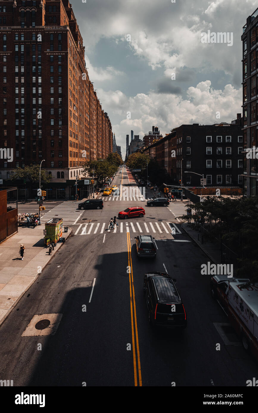 Nueva York, 17 de agosto de 2019: Vista de una calle de la high line Foto de stock