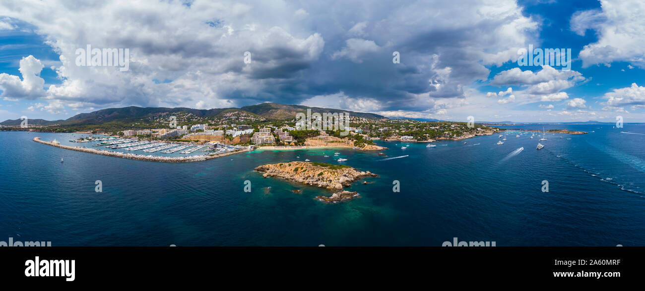España, Islas Baleares, Mallorca, vista aérea de Portals Nous, playa Platja de S'Oratorio y Illa d'en ventas Foto de stock