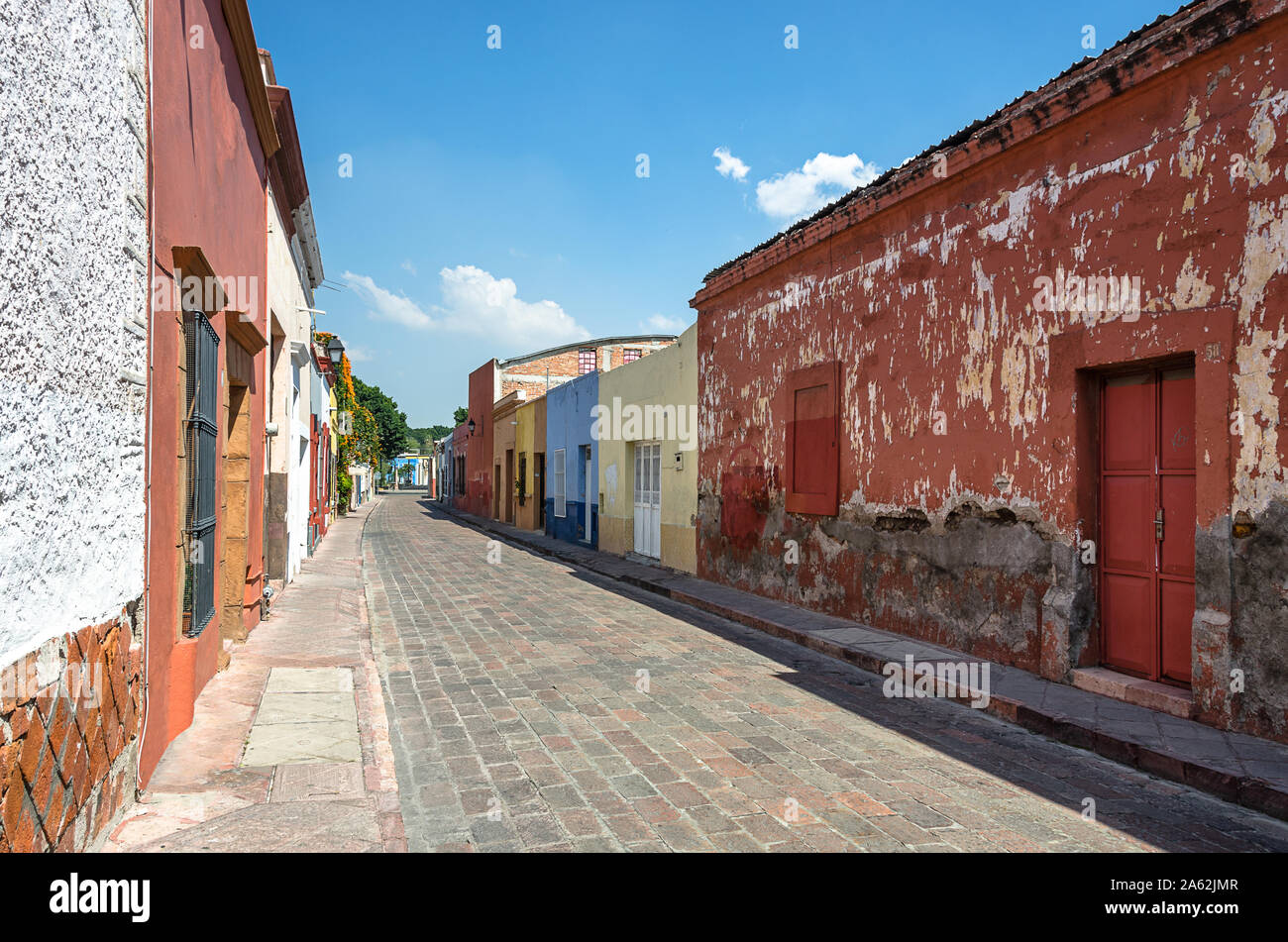 Old Town street, en el centro histórico de la ciudad de Querétaro, México Foto de stock