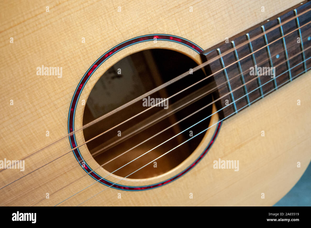 Helecho Ocurrir Descuidado Guitar string vibrating fotografías e imágenes de alta resolución - Alamy