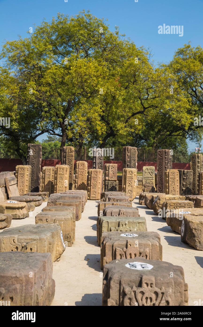 La India, Uttar Pradesh, Sarnarth, cerca de Varanasi, Stupa Dhamekh y ruinas complejo Foto de stock