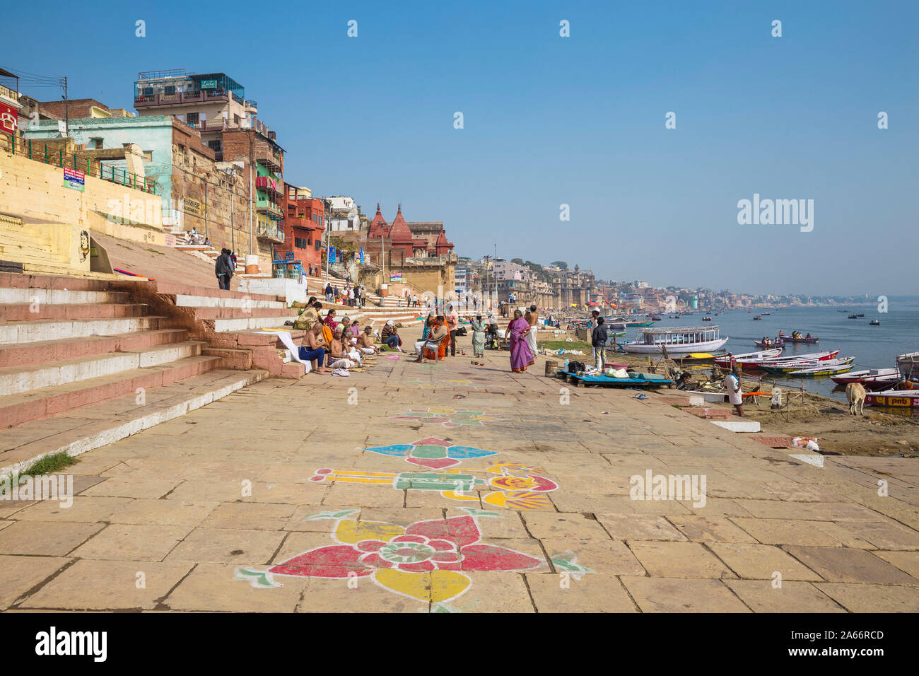 La India, Uttar Pradesh, Varanasi Ghats en el río Ganges Foto de stock