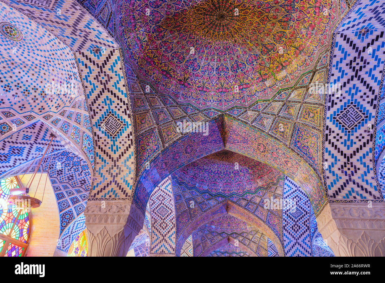Nasir al-Mulk Mezquita, Mezquita rosa 1888, Shiraz, provincia de Fars, Irán Foto de stock