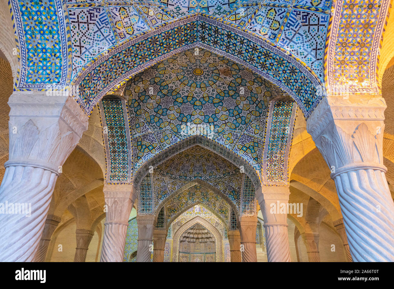 Shabestan, sala de oración, Vakil Mosque, 1773, Shiraz, provincia de Fars, Irán Foto de stock