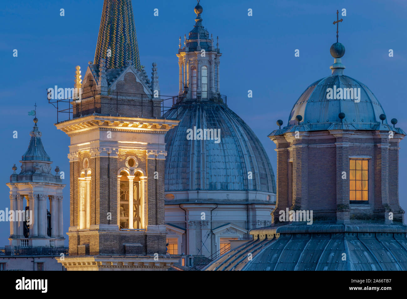 Italia, Lazio, Roma, Ponte, Chiesa di Santa Maria della Pace en primer plano, Sant'Agnese en Agone más allá Foto de stock
