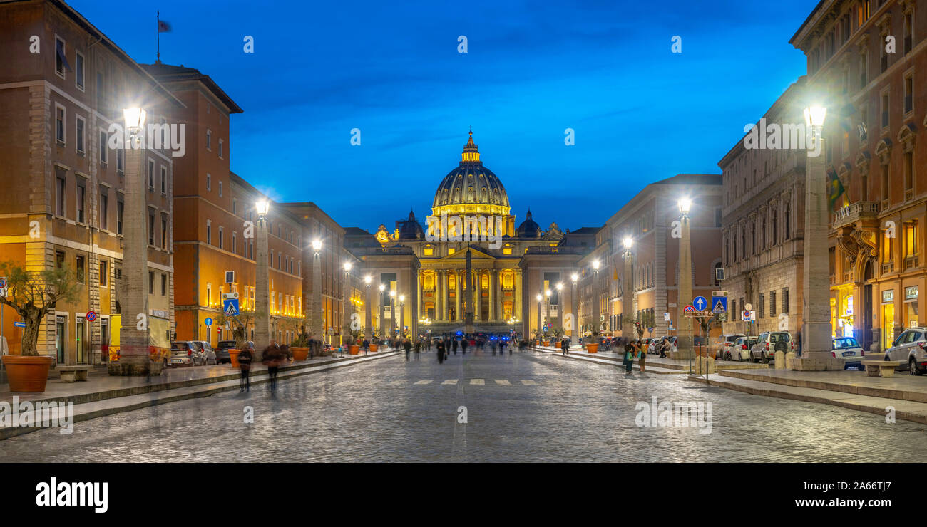 Italia, Lazio, Roma, el Vaticano, la Basílica de San Pedro. Foto de stock