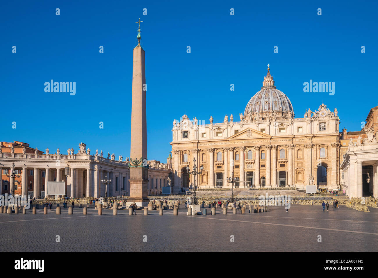 Italia, Lazio, Roma, el Vaticano, la Plaza de San Pedro, la Basílica de San Pedro. Foto de stock