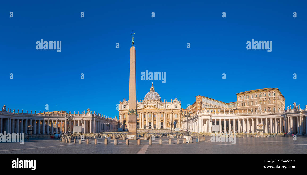 Italia, Lazio, Roma, el Vaticano, la Plaza de San Pedro, la Basílica de San Pedro. Foto de stock