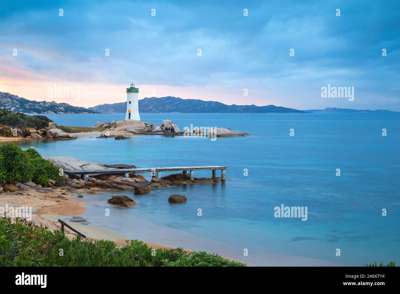 Italia, Cerdeña, provincia de Sassari, Palau, Porto Faro Faro Foto de stock