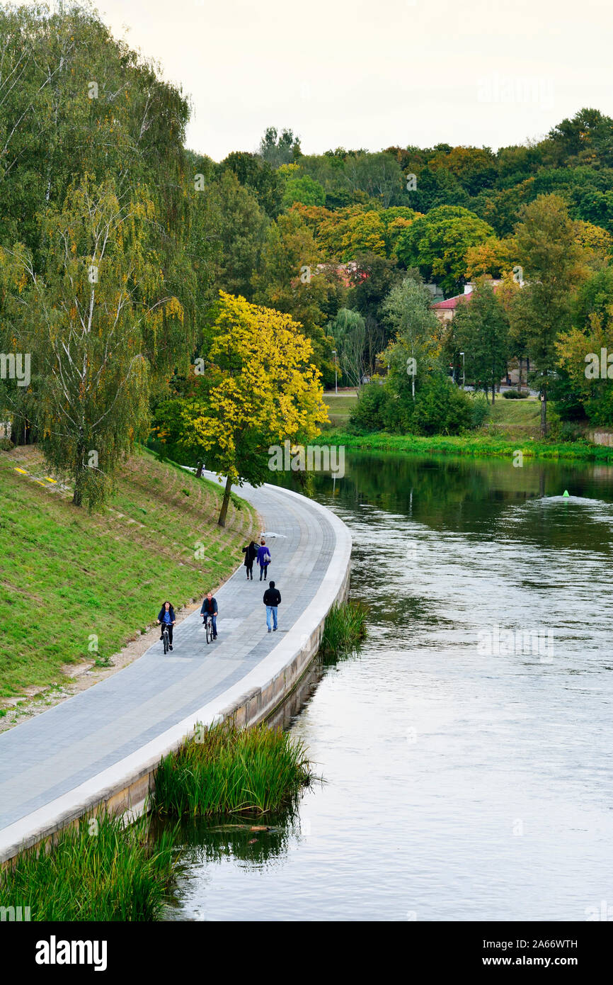 Río Neris. Vilna, Lituania Foto de stock