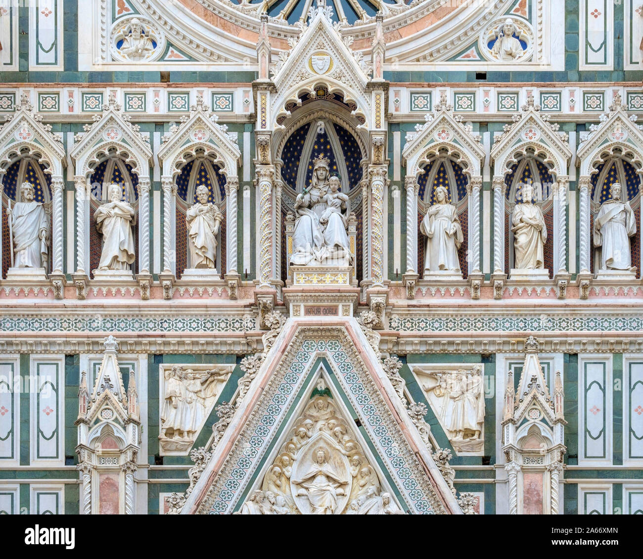 Renacimiento gótico façade (detalle) de la Catedral de Florencia (Duomo di Firenze). Sitio de Patrimonio Mundial de la UNESCO, Florencia (Firenze), Toscana, Italia, Europa. Foto de stock