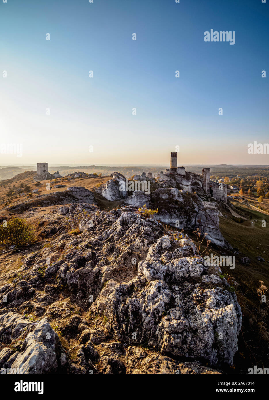 Las ruinas del castillo de Olsztyn, Sendero de los nidos de águilas, Krakow-Czestochowa Upland o polaco Jurassic Highland, Voivodato de Silesia, Polonia Foto de stock