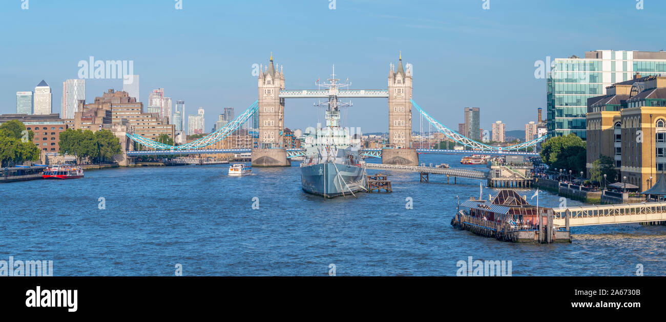 Reino Unido, Inglaterra, Londres, Tower Bridge y HMS Belfast Foto de stock
