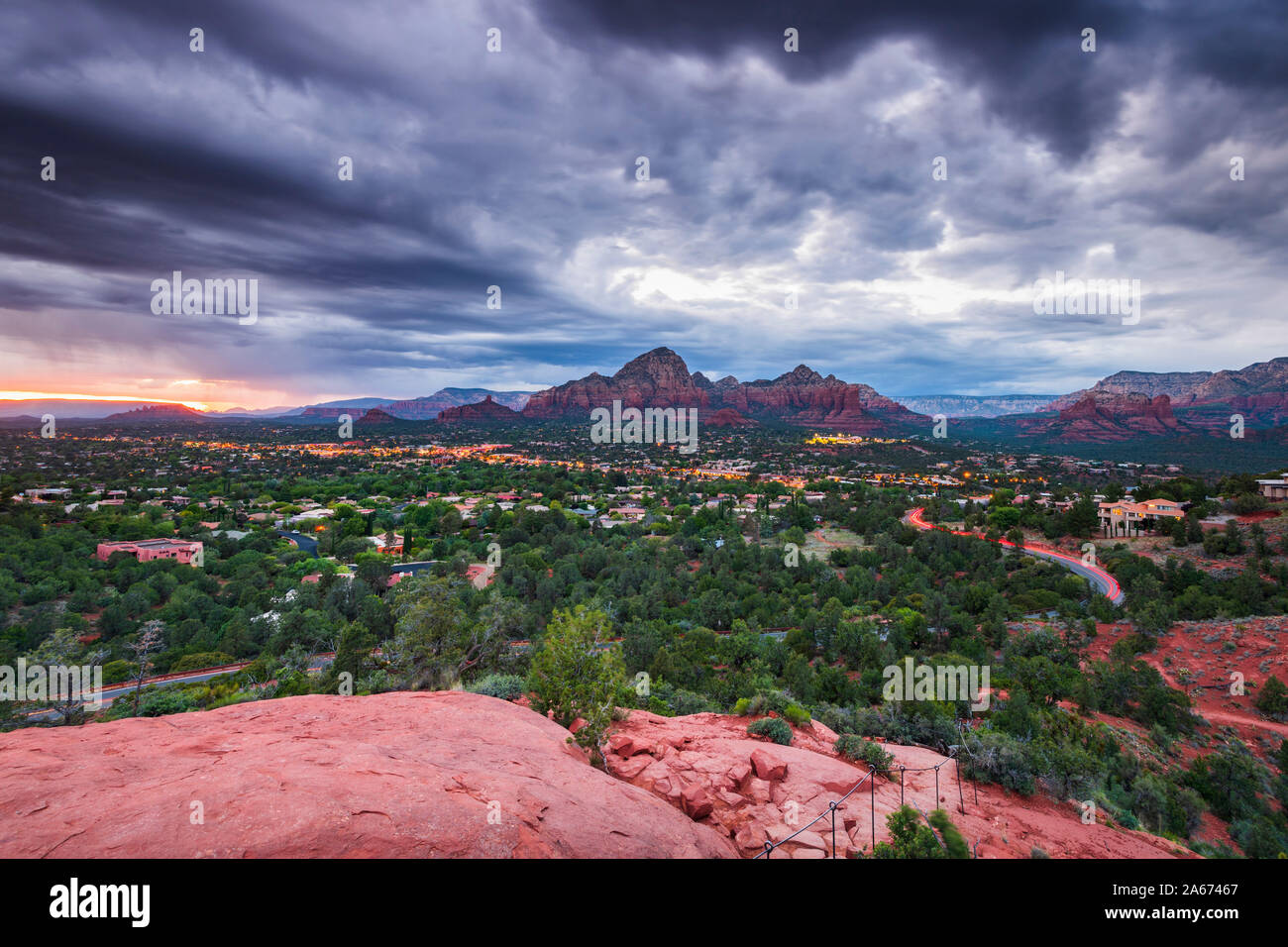 Moody cielo sobre Sedona desde aeropuerto Meas, Arizona, EE.UU., América del Norte Foto de stock