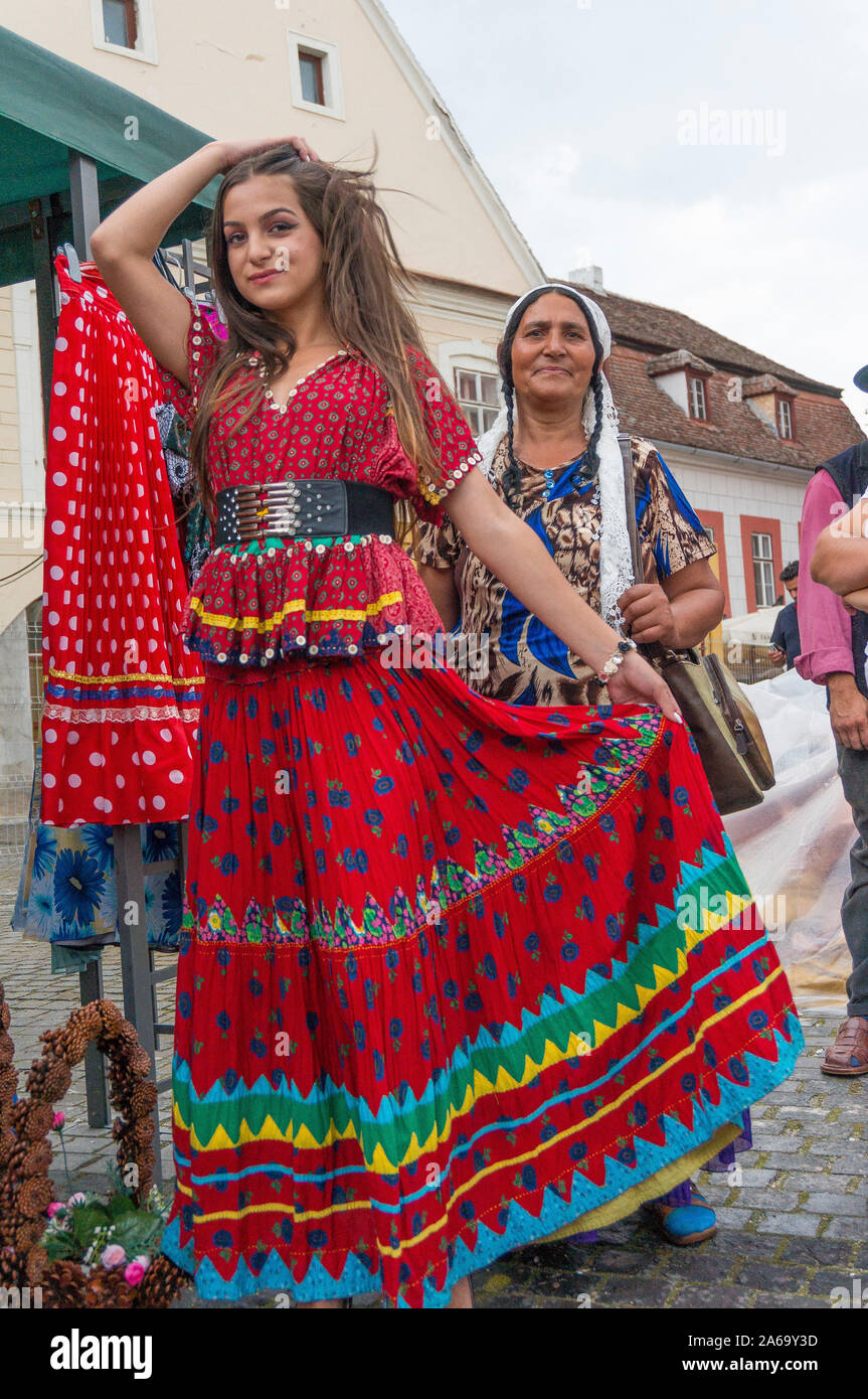 Festival gitano de Bohemia. Coloridos trajes de gitana Fotografía de stock  - Alamy