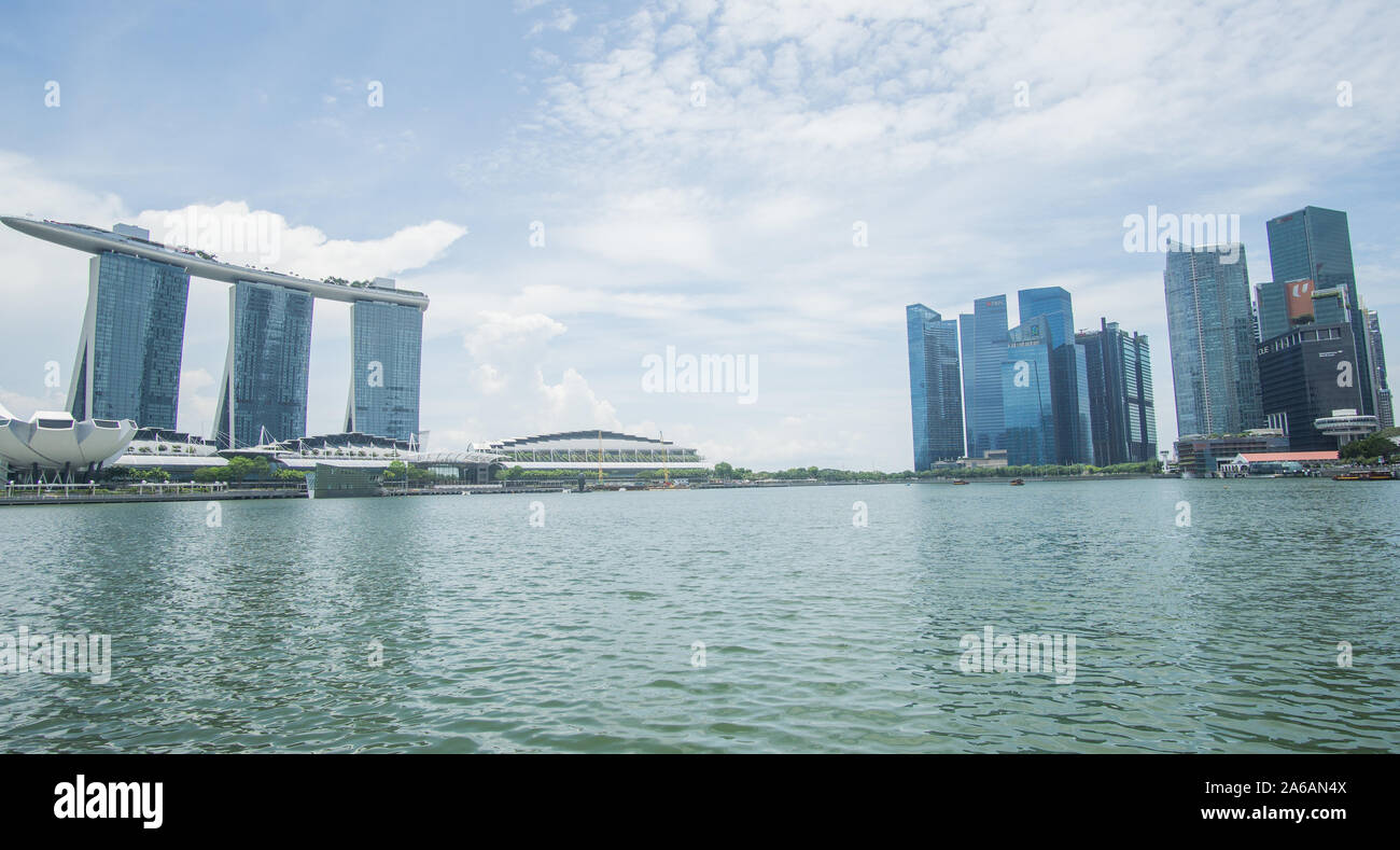 El icónico hotel Marina Bay Sands en Singapur , por ejemplo un increíble lugar que usted debe visitar en ! Foto de stock