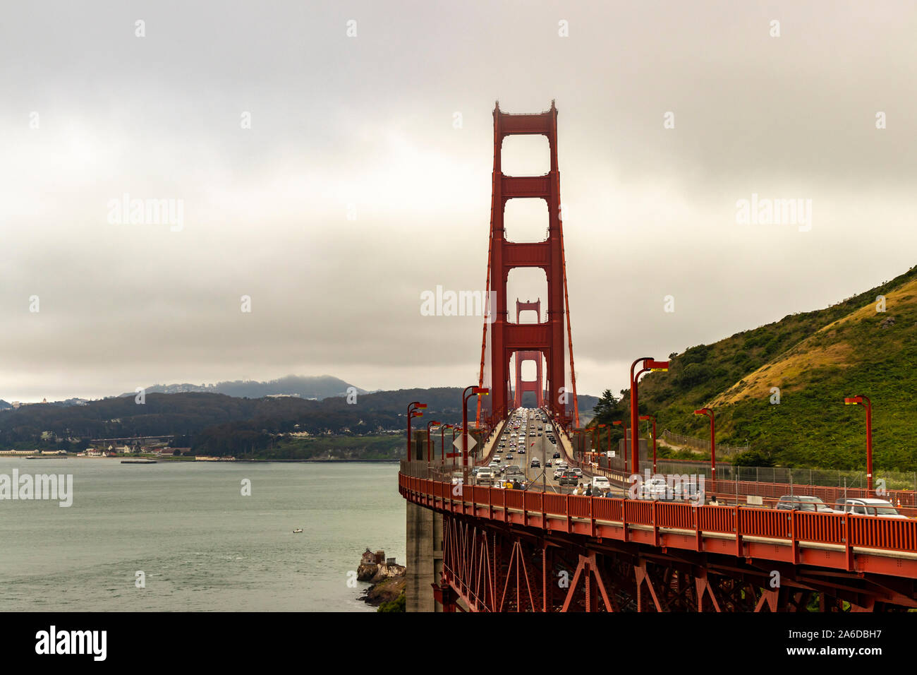 Noche conmutar en el puente Golden Gate, el condado de Marin, en el norte de California. Foto de stock