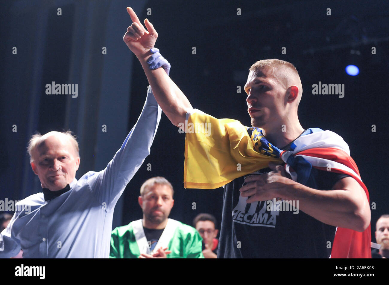 Stanistav Skorohod (L) gana durante la lucha por la vacante del WBA Interino-Naba título super wélter contra Anthony Lenk en Danforth Music Hall en Toronto.Stanistav Skorohod ganó. Foto de stock