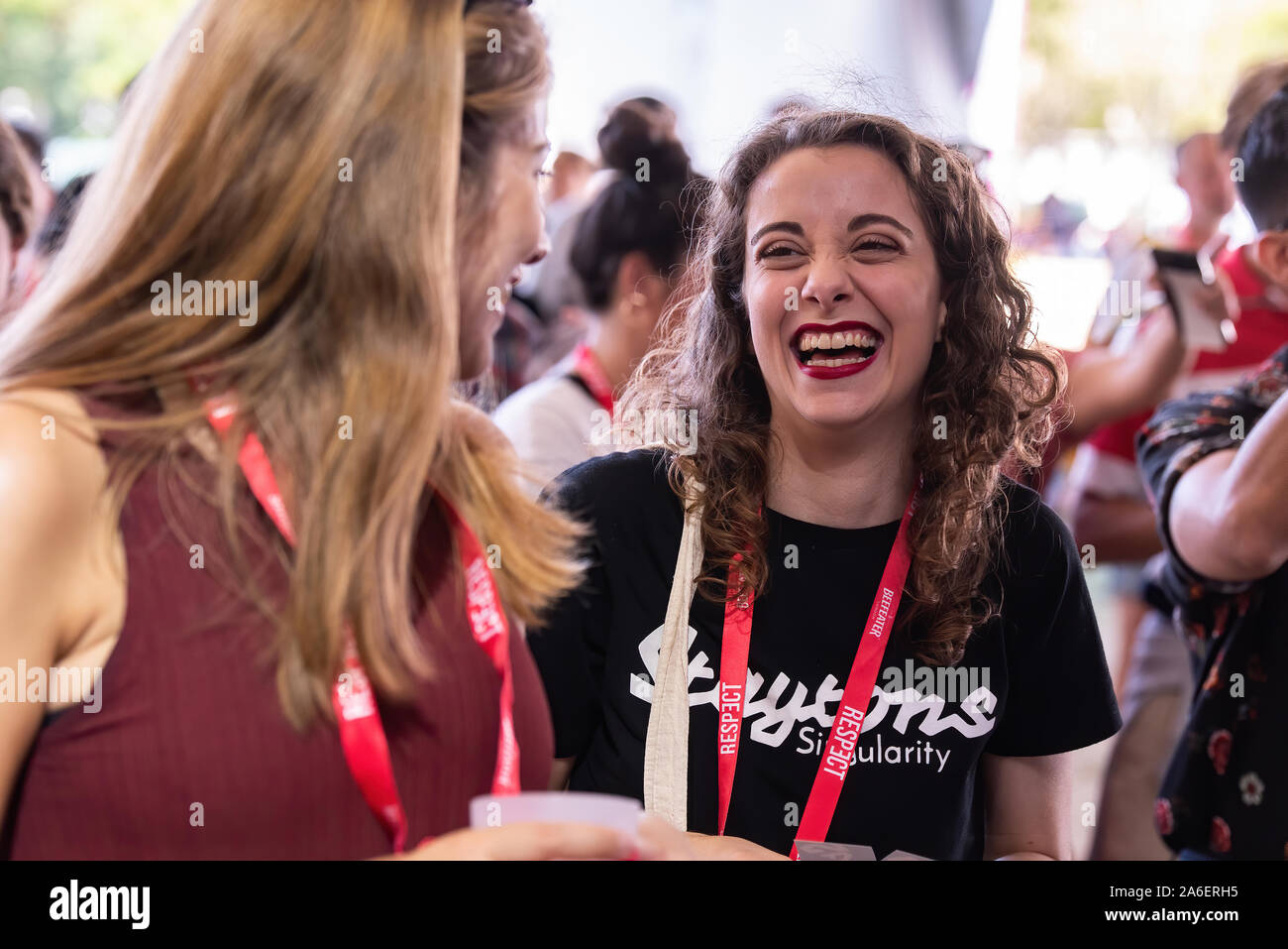 MADRID - SEP 7: Los amantes de la música en un concierto en el Festival de Música Dcode el 7 de septiembre de 2019 en Madrid, España. Foto de stock