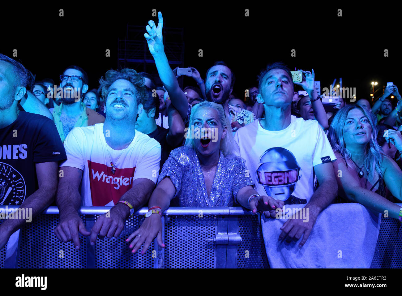 MADRID - SEP 7: Los amantes de la música en un concierto en el Festival de Música Dcode el 7 de septiembre de 2019 en Madrid, España. Foto de stock