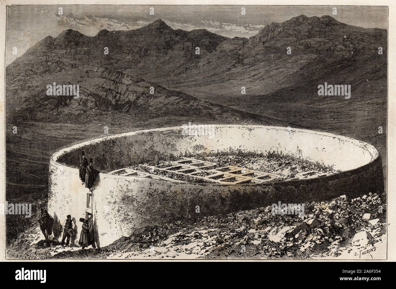 Onu guebre cimetiere ( ou zoroastrien) pres de Teherán (Irán), de la forme d'une grosse tour dont la circonference est de 60 metros et la hauteur de 5 Foto de stock