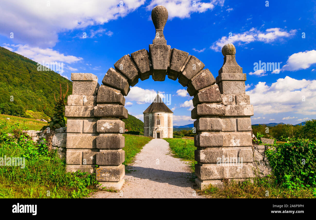 Viajes y lugares turísticos de Eslovenia - Devil's Tower en Soteska Foto de stock