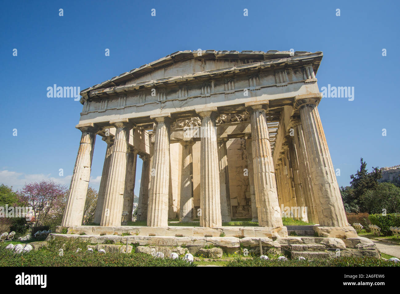 Un hermoso templo de mármol capturados durante la increíble día alrededor de la antigua Ágora de Atenas , este hermoso parque arqueológico le sorprenderá! Foto de stock