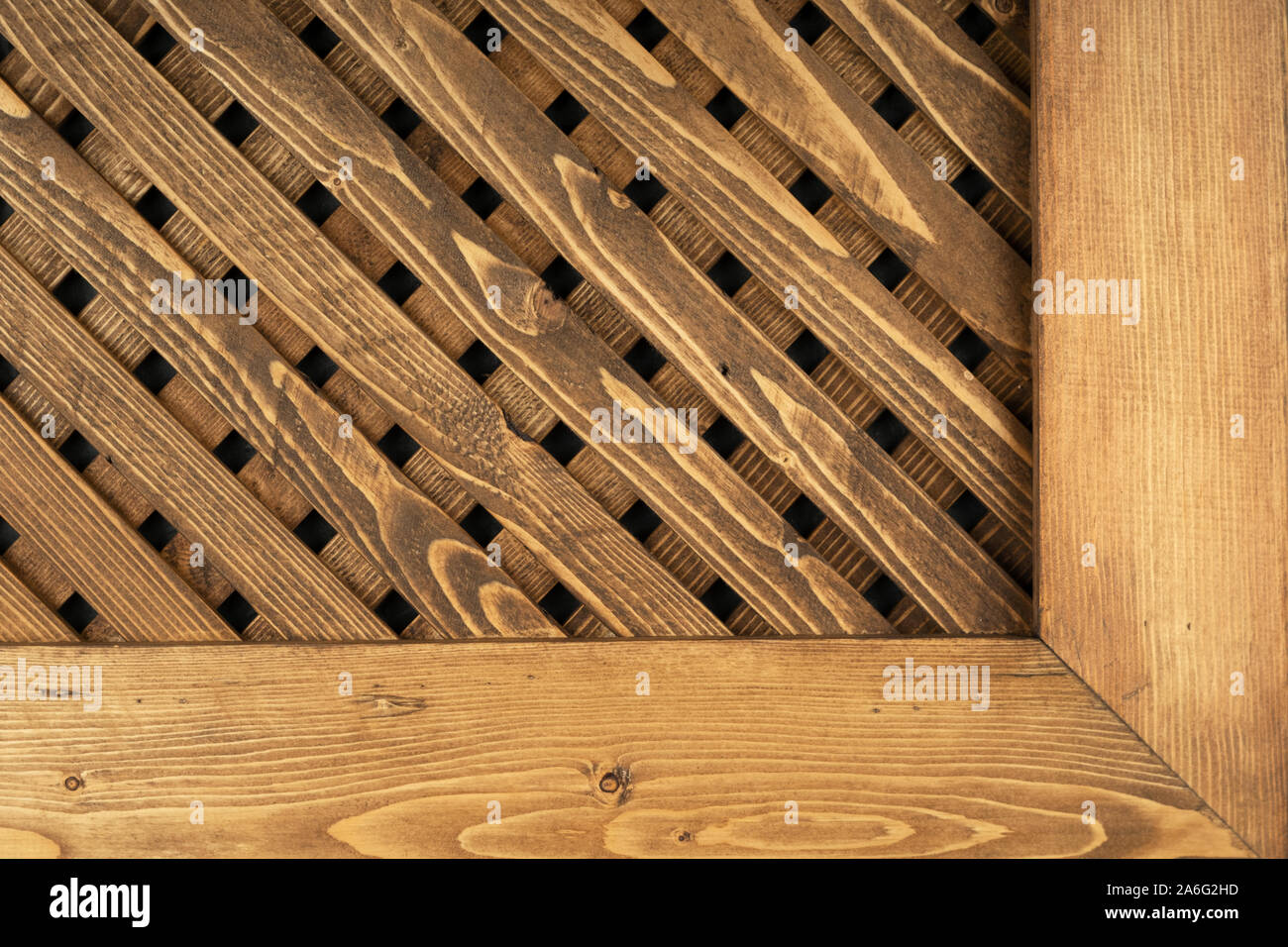La textura de la celosía de madera. Entramado diagonal de madera