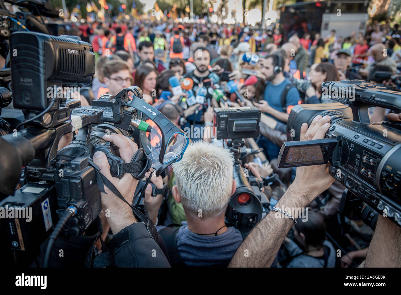 Barcelona Cataluña el dia 26 de octubre 2019 la asociaciones separatista se manifiesta en Barcelona con el lema libertad presos políticos BCN 2019 Foto de stock