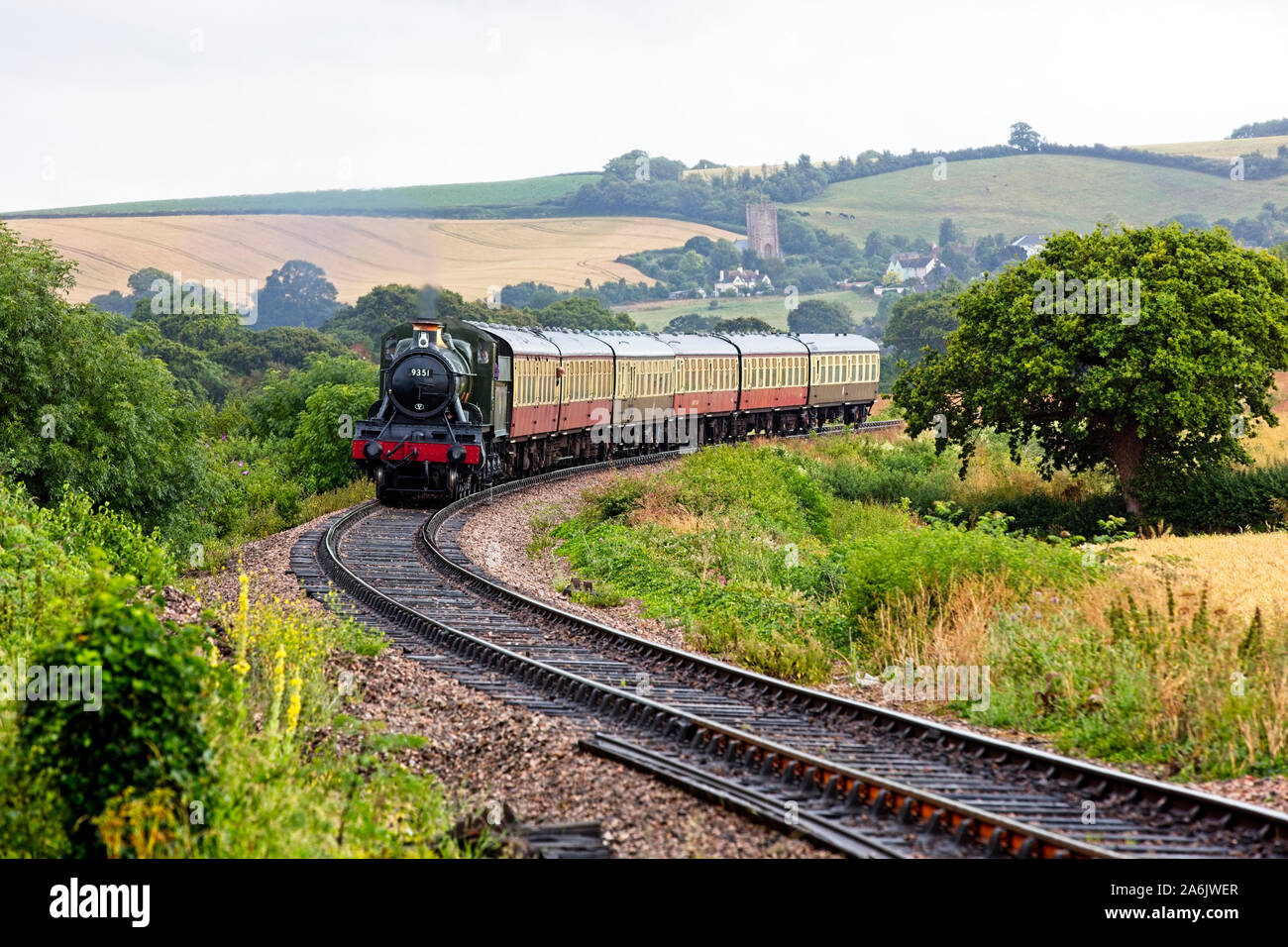 Locomotora de vapor, en 9351, el West Somerset Railway, un patrimonio preservado. El loco está acercándose a la Blue Anchor, Somerset, Inglaterra, Reino Unido. Foto de stock