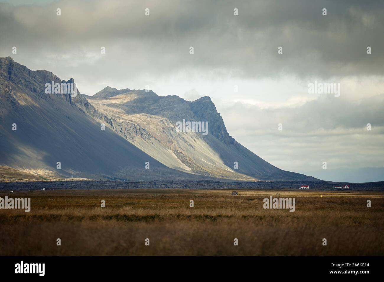 Hermoso paisaje de montaña en la península de Snaefellsnes, Islandia Foto de stock
