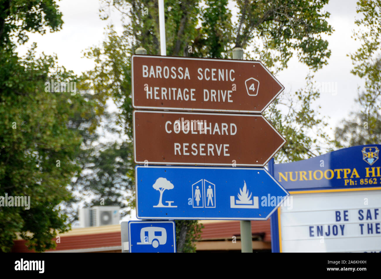 Una señal de carretera del visitante en la región vitivinícola del Valle Barossa. El Valle de Barossa es uno de los más antiguos de Australia y es de 60 km (37 millas) al noreste de la Cit Foto de stock