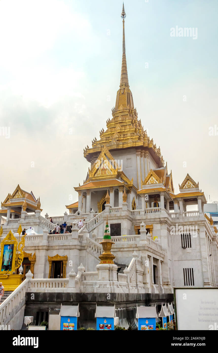 BANGKOK, TAILANDIA - Diciembre 22, 2018: el templo budista Wat Traimit en Bangkok, conocido por 5,5 toneladas de oro escultura de un Buda del siglo XIII Foto de stock