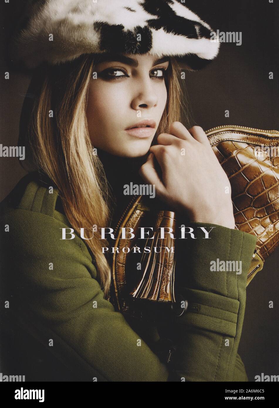 Burberry advertisement fotografías e imágenes de alta resolución - Alamy