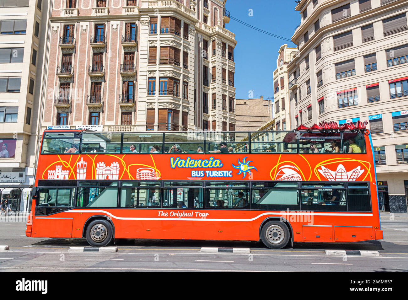 Valencia España,Estacio del Nord,Carrer Xativa,autobús Turístico,autobús turístico de dos pisos,ES190831070 Foto de stock