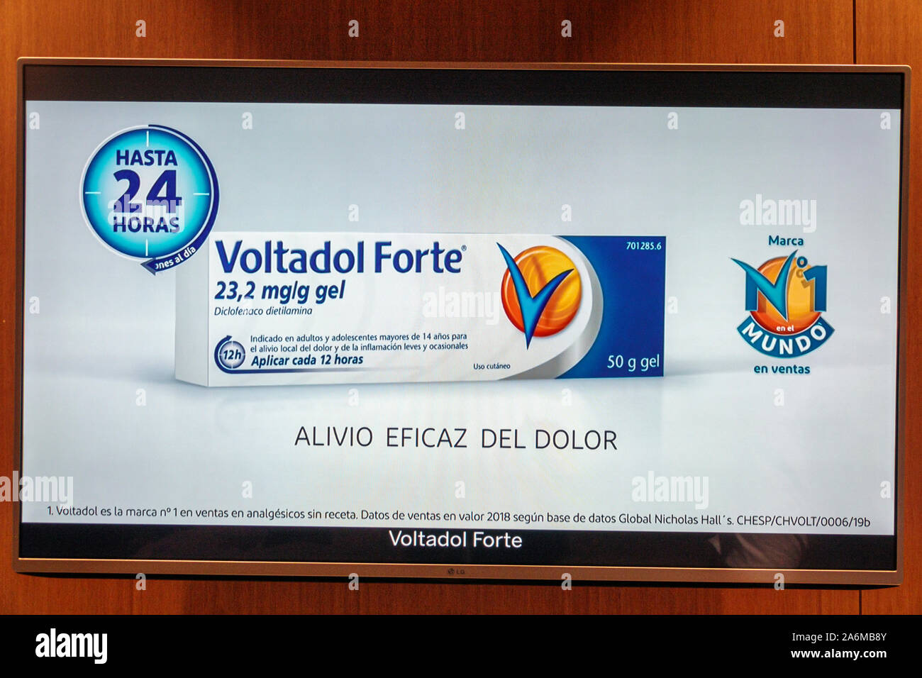 Barcelona Catalunya,TV pantalla,anuncio publicitario comercial,Novartis,Voltadol Forte,Voltaren Gel,di de - Alamy