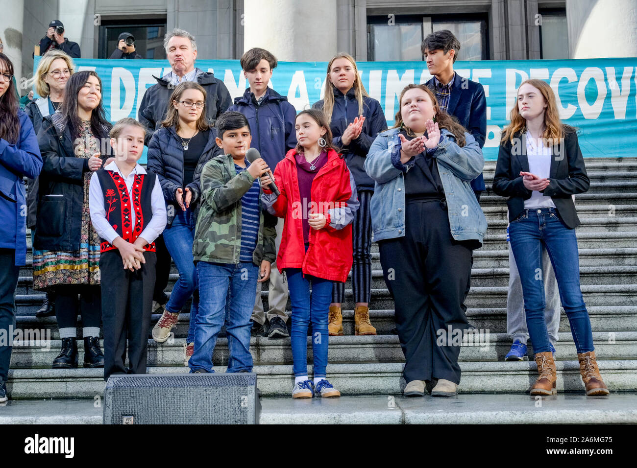 La juventud canadiense archivo carta demanda contra el gobierno federal para contribuir a un cambio climático peligroso, Vancouver, British Columbia, Canadá Foto de stock
