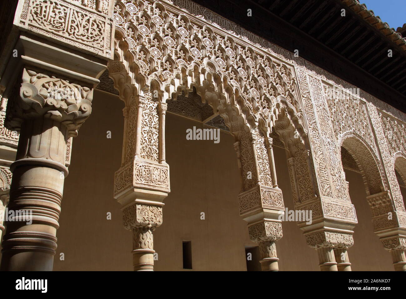 Estucado en el patio de los Leones, el palacio de la Alhambra, Granada, Andalucía, España Foto de stock