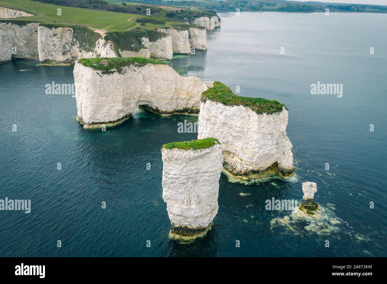 Vista aérea de Old Harry Rocks en Dorset, Inglaterra Foto de stock