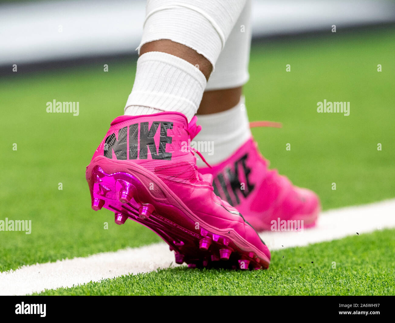 Nike cleats fotografías e imágenes de alta resolución - Alamy