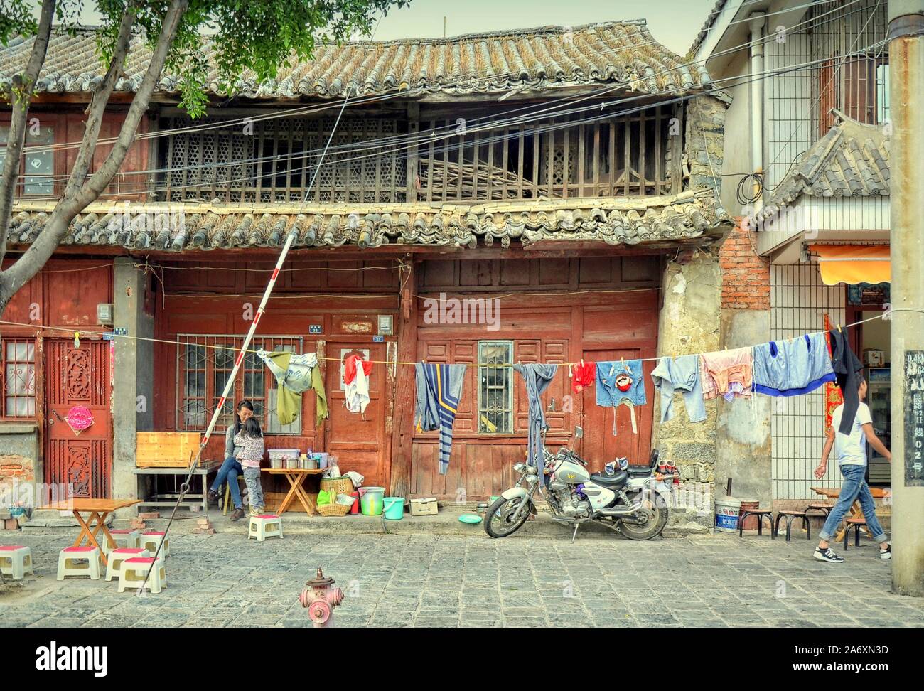 Vida callejera en la antigua ciudad de Dali, provincia de Yunnan, China. Foto de stock