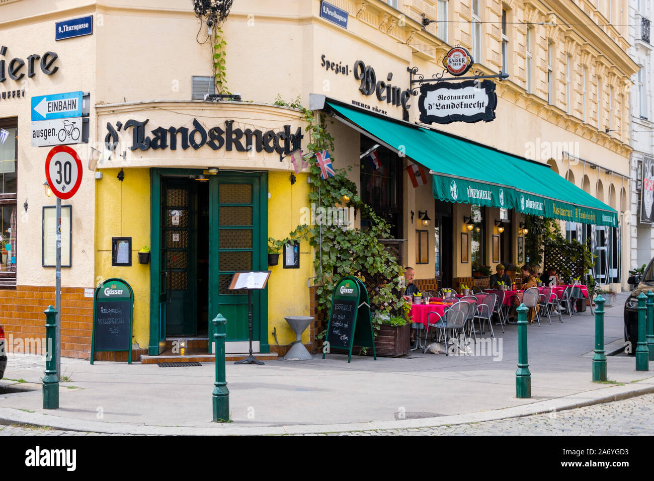 Restaurante tradicional austriaca, Porzellangasse, Alsergrund, Viena, Austria Foto de stock