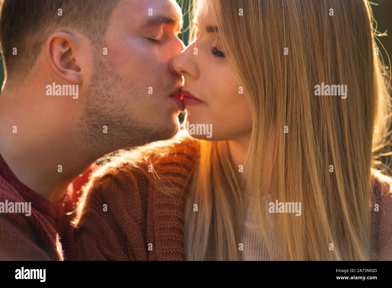 Besándose en los labios fotografías e imágenes de alta resolución Alamy