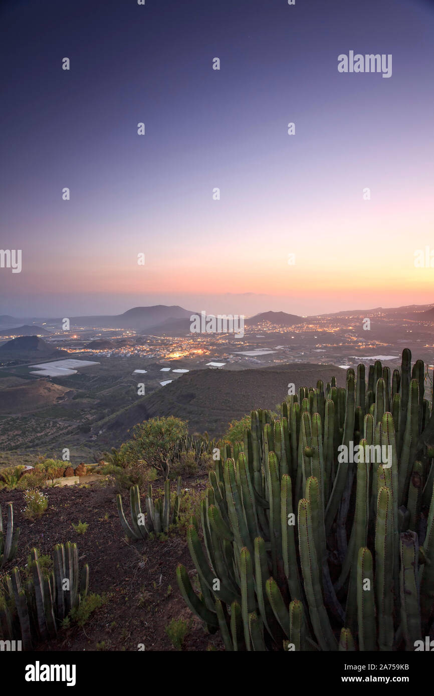 Islas Canarias, Tenerife, Arona, Tenerife Costa Oriental de vista al atardecer Foto de stock
