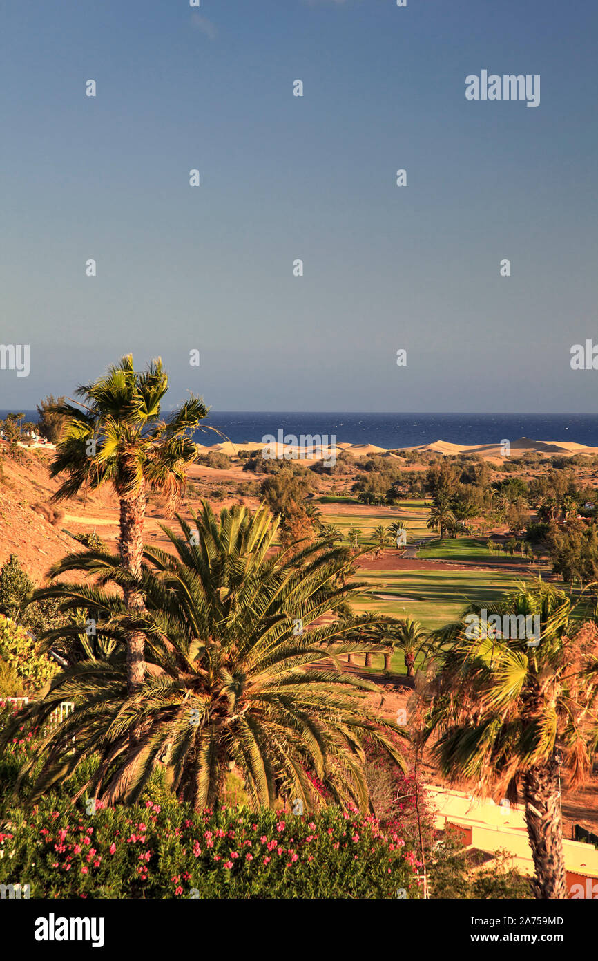 Islas Canarias, Gran Canaria, vista de la Playa del Inglés y Maspalomas Resorts Foto de stock